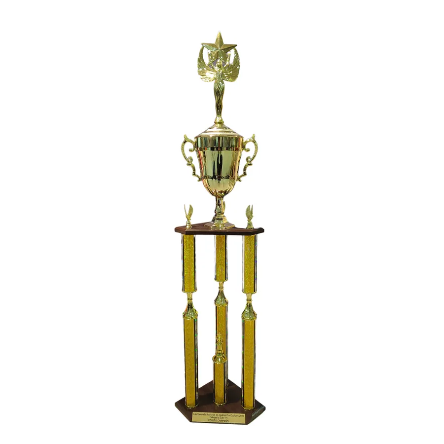 Trofeo 3 columnas con copa y figura — vista 2