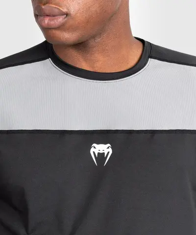 Camiseta Dry-Tech Venum Tempest para hombre, color negro y gris